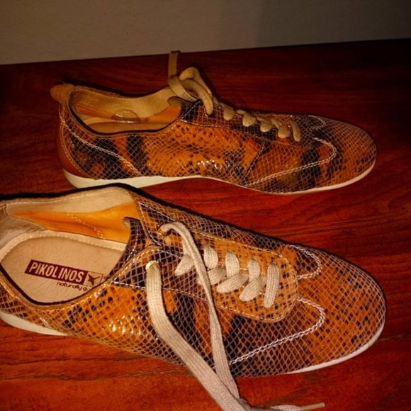 PIKOLINOS Shoes - Pikolinos snake design sneakers size 9